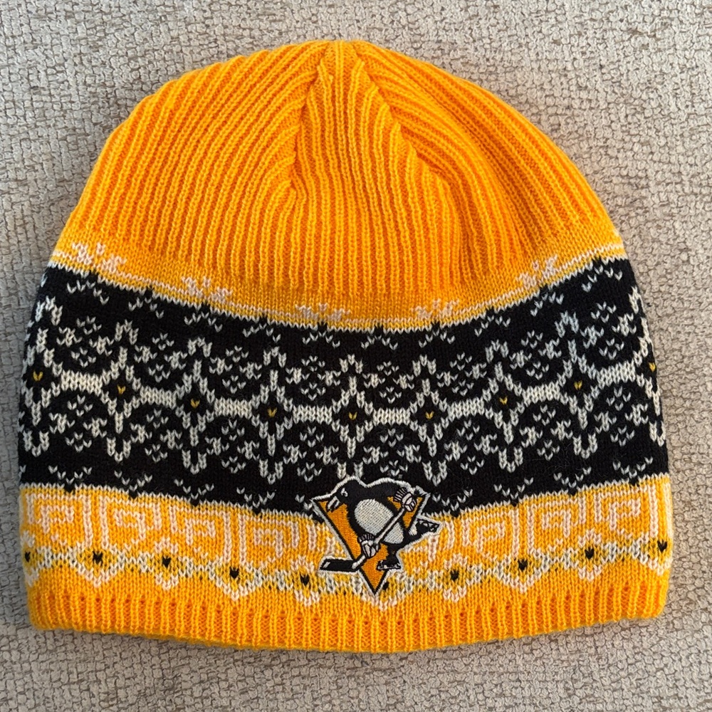 Adidas Pittsburgh Penguins Yellow and Black Knit Beanie new sample
